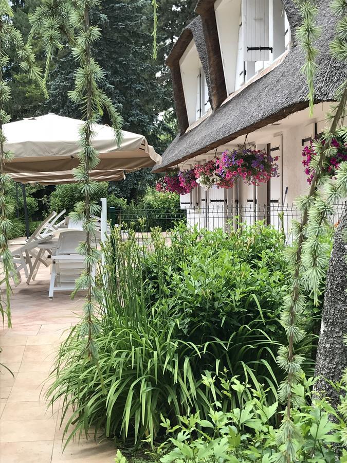 Hôtel-Restaurant Les Rochers La Balme-de-Sillingy Exterior foto